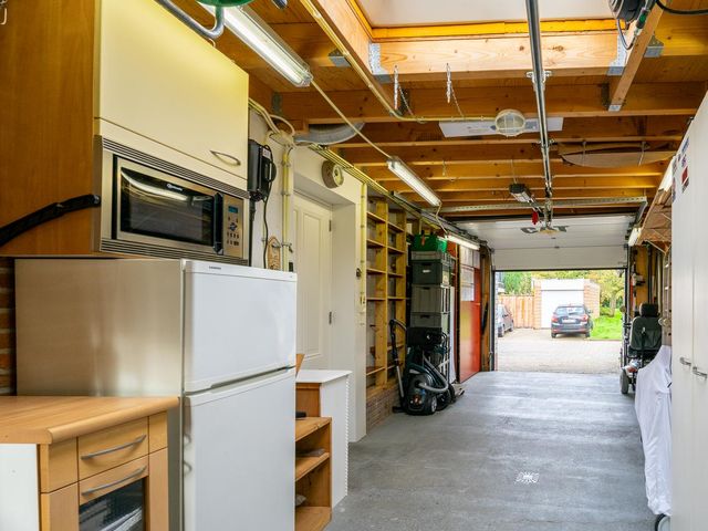 Robert Stolzhof 210, Hoorn