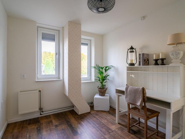 Robert Stolzhof 210, Hoorn