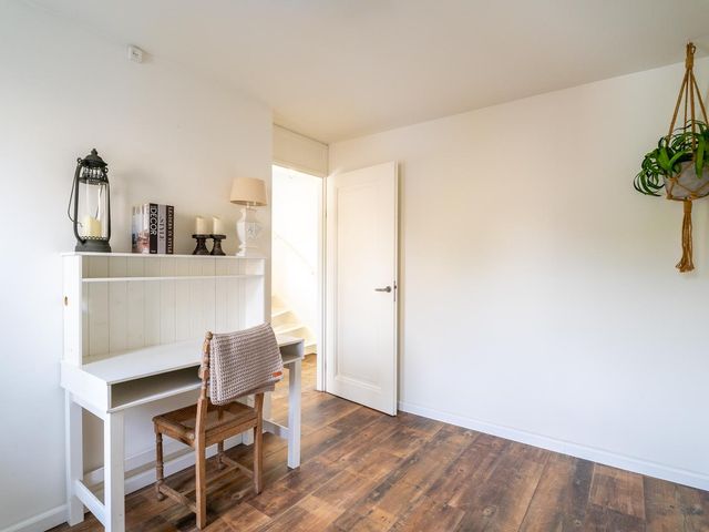 Robert Stolzhof 210, Hoorn