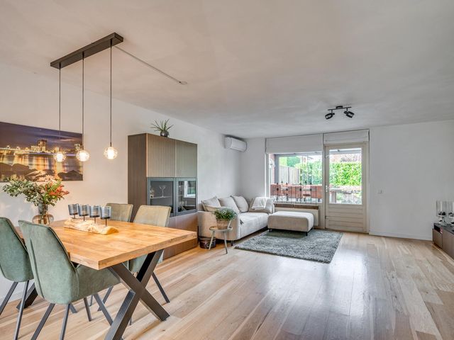 Honingklaver 44, Venlo