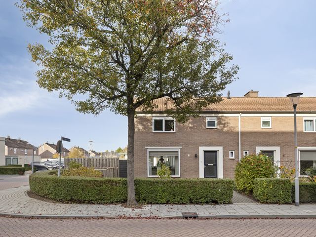 Julianalaan 1, Dodewaard