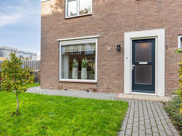 Julianalaan 1, Dodewaard