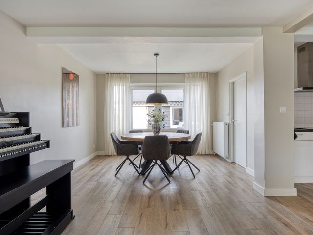 Julianalaan 1, Dodewaard