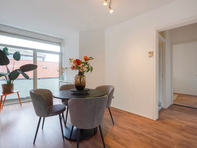 Lijnbaan 130, Den Haag