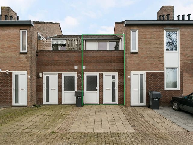 Barbarahof 20a, Born