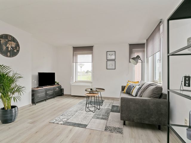 Barbarahof 20a, Born