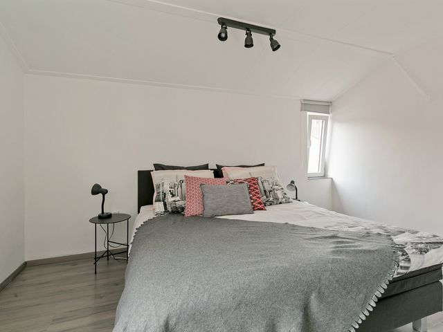 Barbarahof 20a, Born