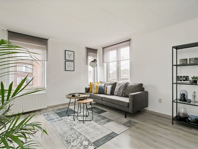 Barbarahof 20a, Born