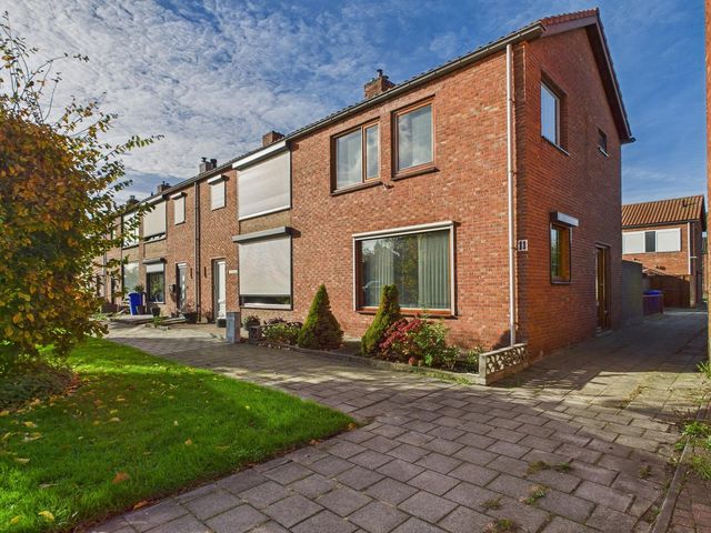 Oranjestraat 11, Sas Van Gent