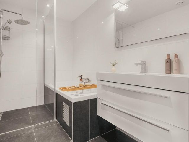 Ladogameerhof 297, Amsterdam