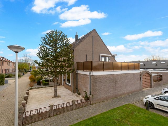 Van Vollenhovenstraat 10, Piershil