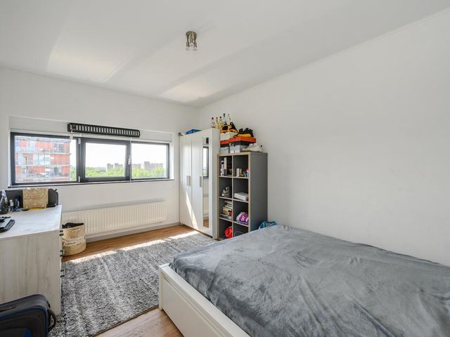 Osdorper Ban 736, Amsterdam