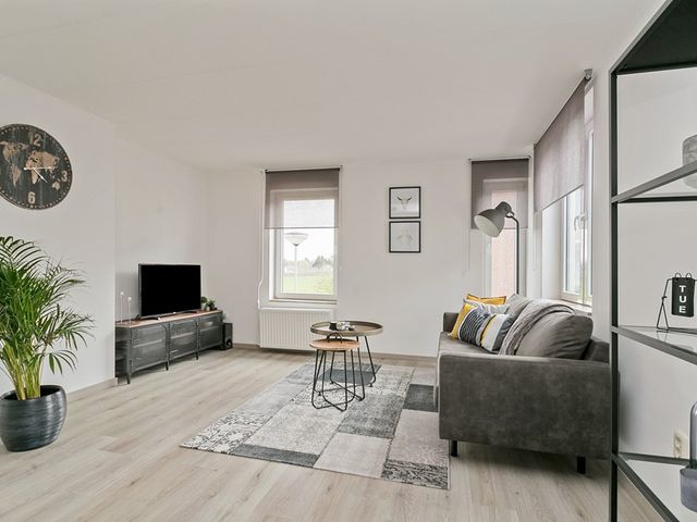 Barbarahof 20a, Born