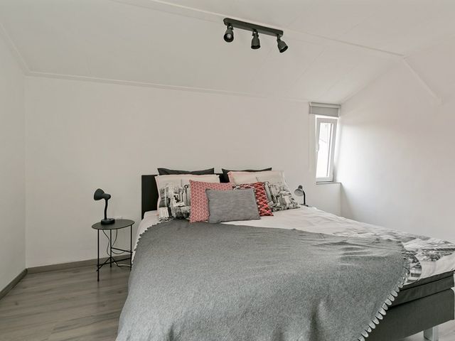 Barbarahof 20a, Born