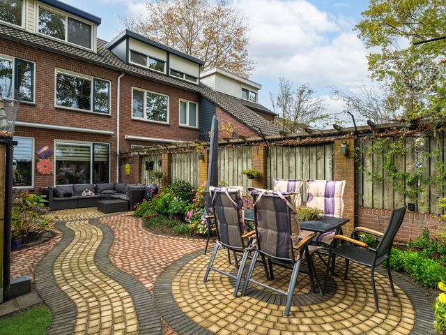 Kamille 15, Sprang-Capelle