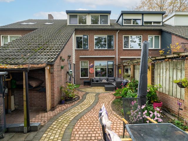 Kamille 15, Sprang-Capelle