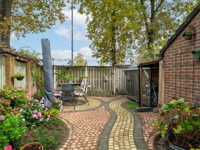 Kamille 15, Sprang-Capelle