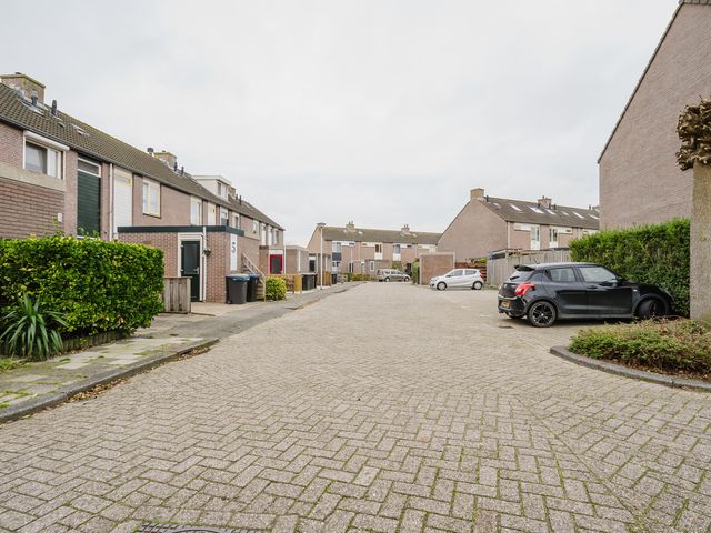 P. Hellendaalstraat 14, Spijkenisse