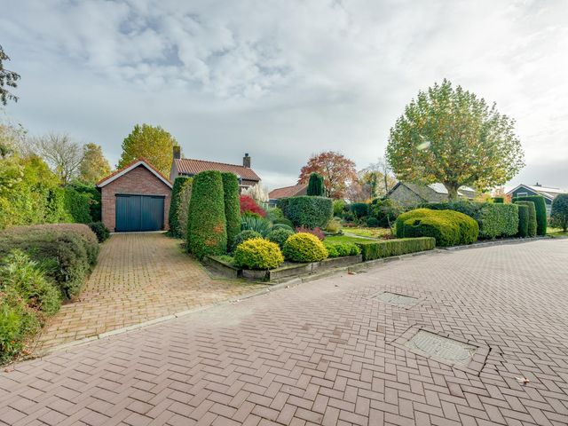 Hertenlaan 19, Hoeven