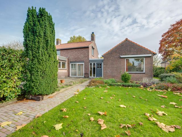 Hertenlaan 19, Hoeven