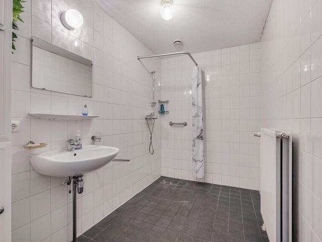 Reling 145, Barendrecht