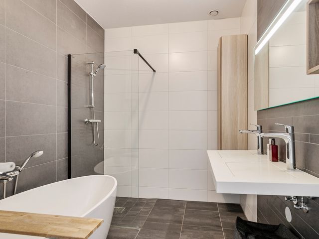 Bart Van Der Leckhof 74, Diemen