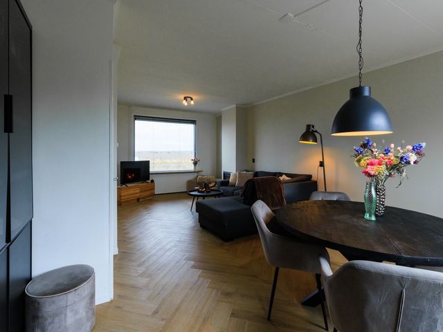 Altenastraat 8, Hoek