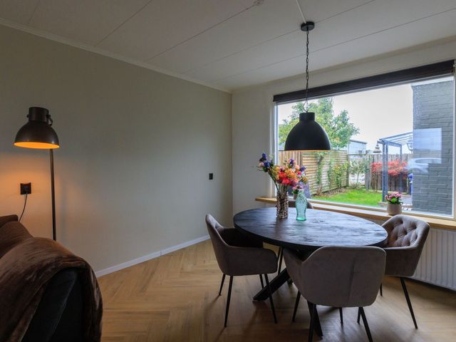 Altenastraat 8, Hoek