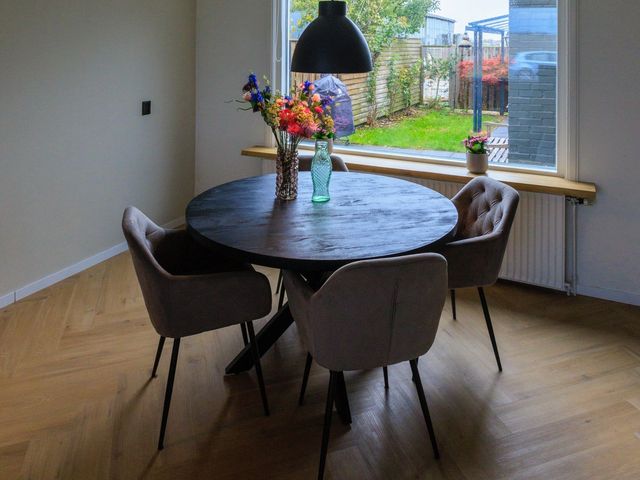 Altenastraat 8, Hoek