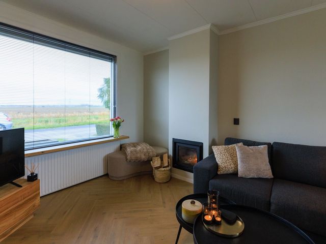 Altenastraat 8, Hoek