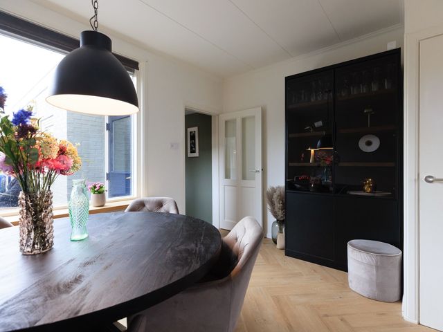 Altenastraat 8, Hoek