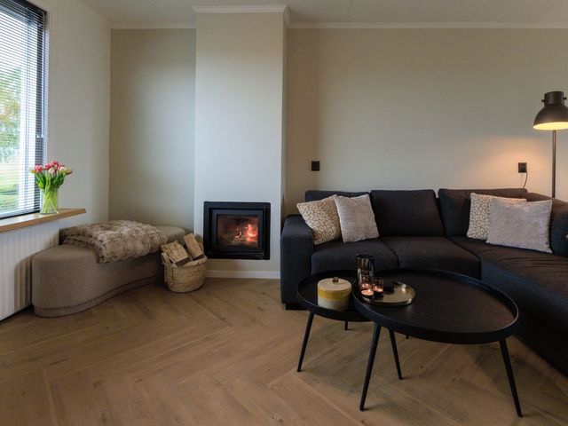 Altenastraat 8, Hoek