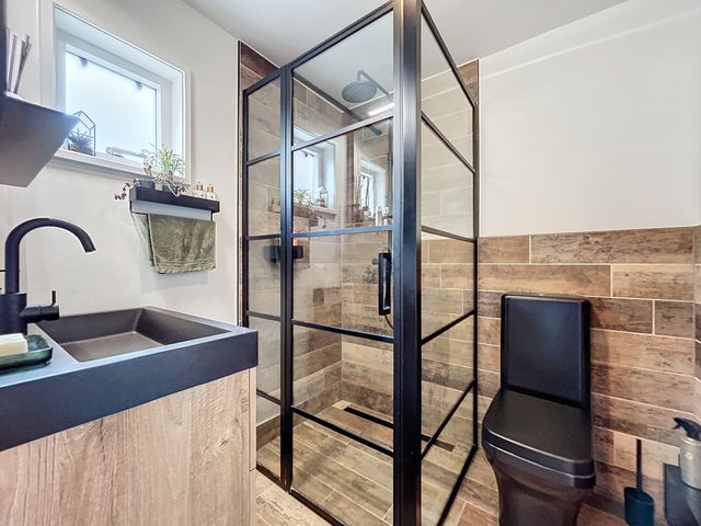 Altenastraat 8, Hoek