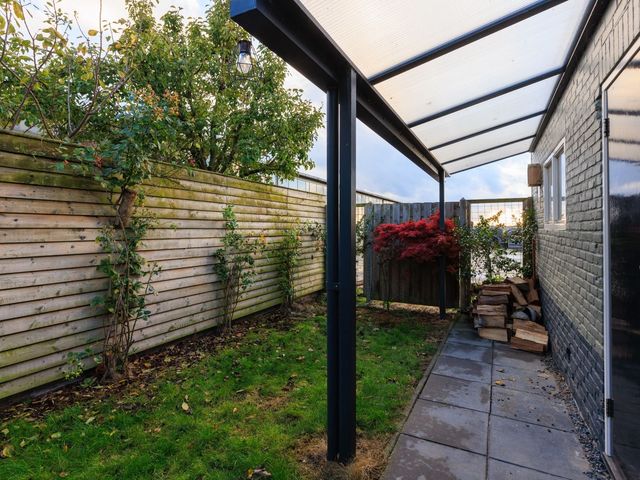 Altenastraat 8, Hoek