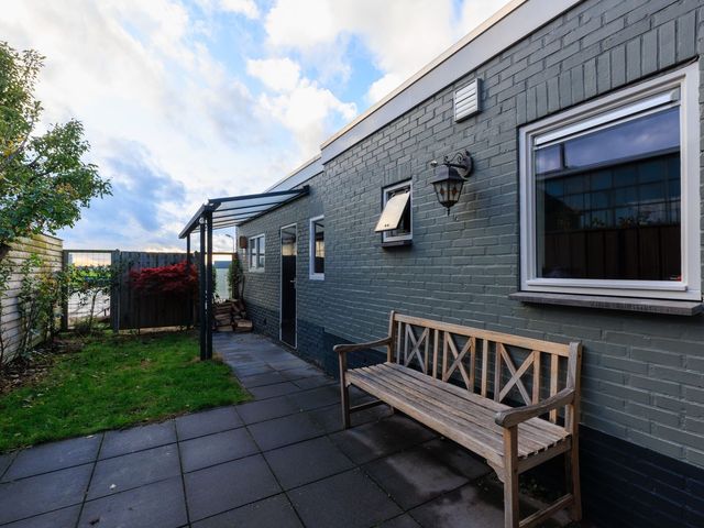 Altenastraat 8, Hoek