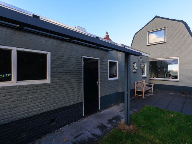 Altenastraat 8, Hoek