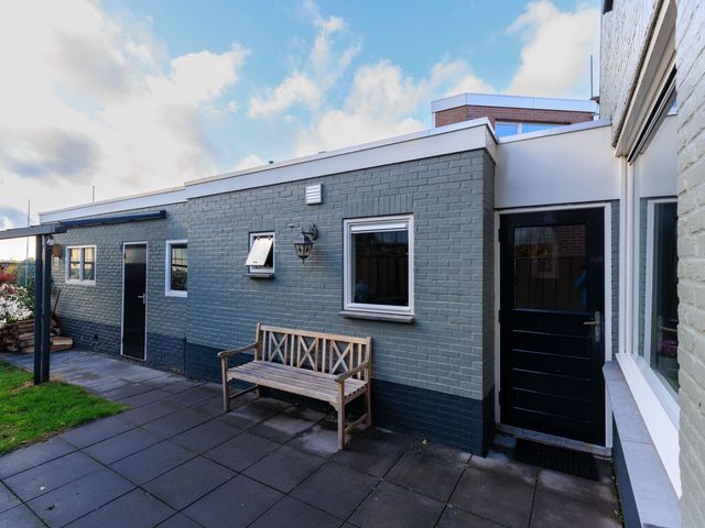 Altenastraat 8, Hoek