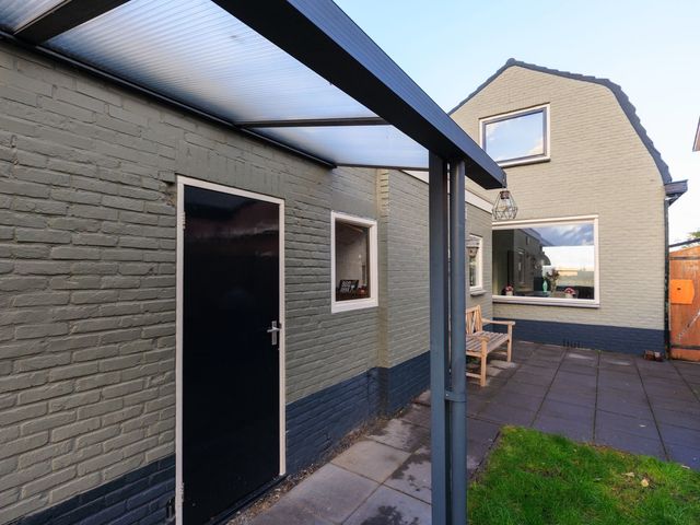 Altenastraat 8, Hoek