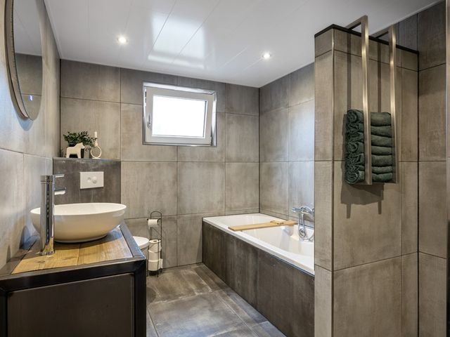 De Roe 6, Grootegast