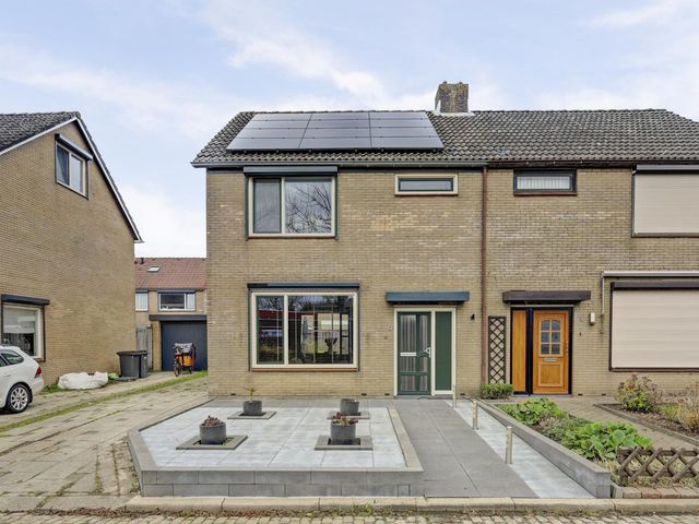 Montessoristraat 6, Kruiningen