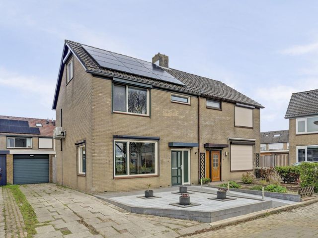 Montessoristraat 6, Kruiningen