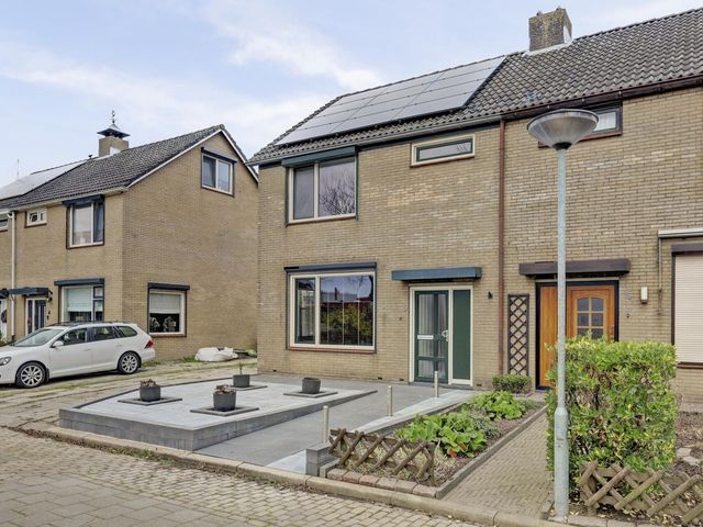 Montessoristraat 6, Kruiningen