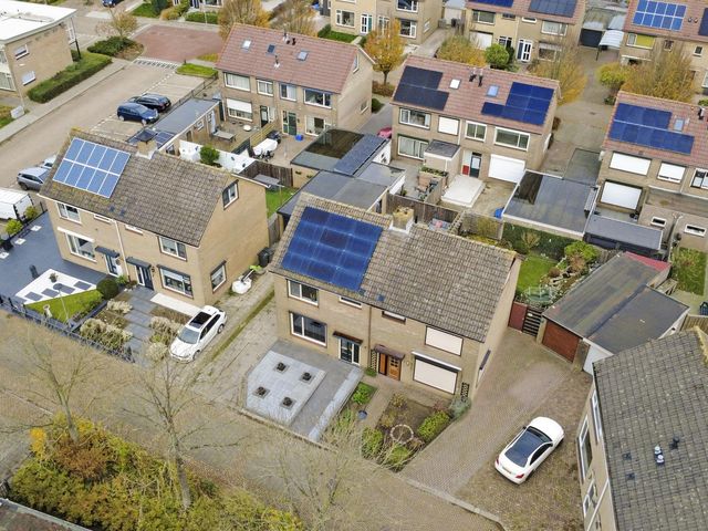 Montessoristraat 6, Kruiningen