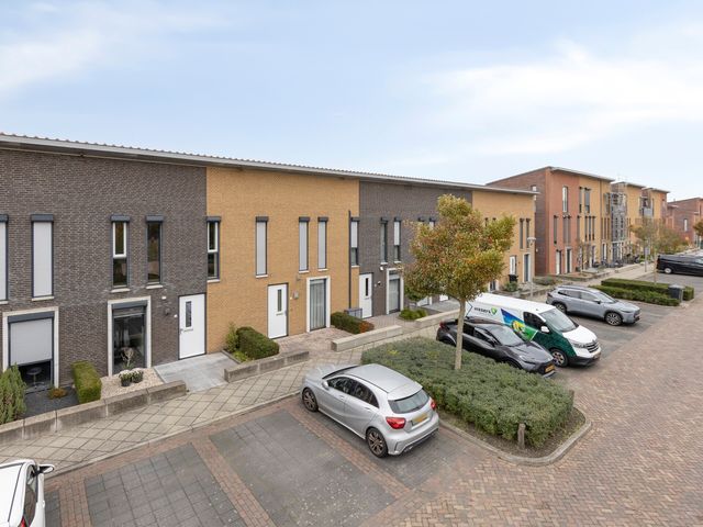 Elzenseloop 15, Heesch