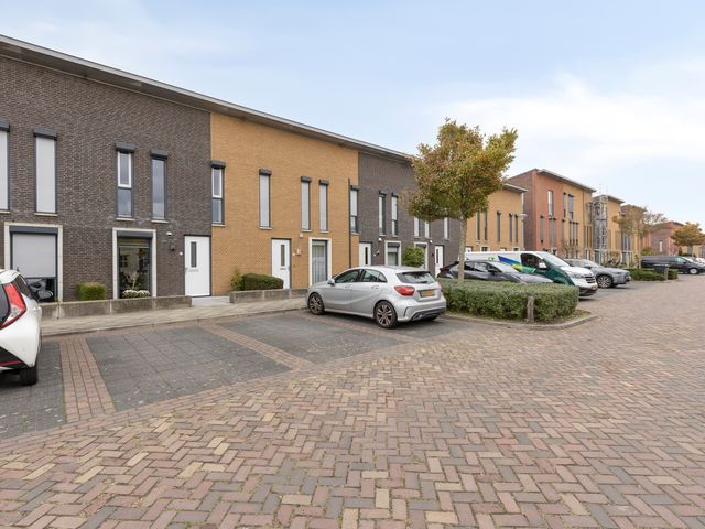 Elzenseloop 15, Heesch