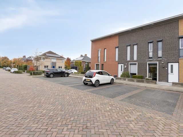 Elzenseloop 15, Heesch