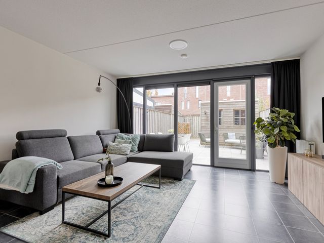 Elzenseloop 15, Heesch