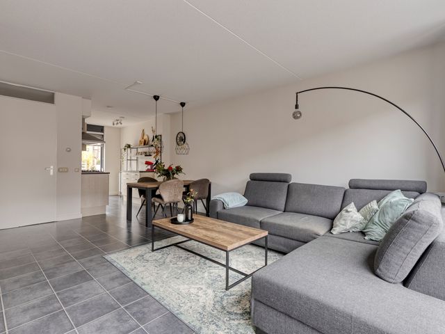 Elzenseloop 15, Heesch