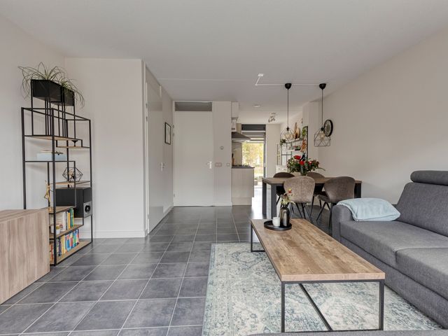 Elzenseloop 15, Heesch