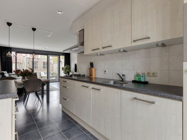 Elzenseloop 15, Heesch